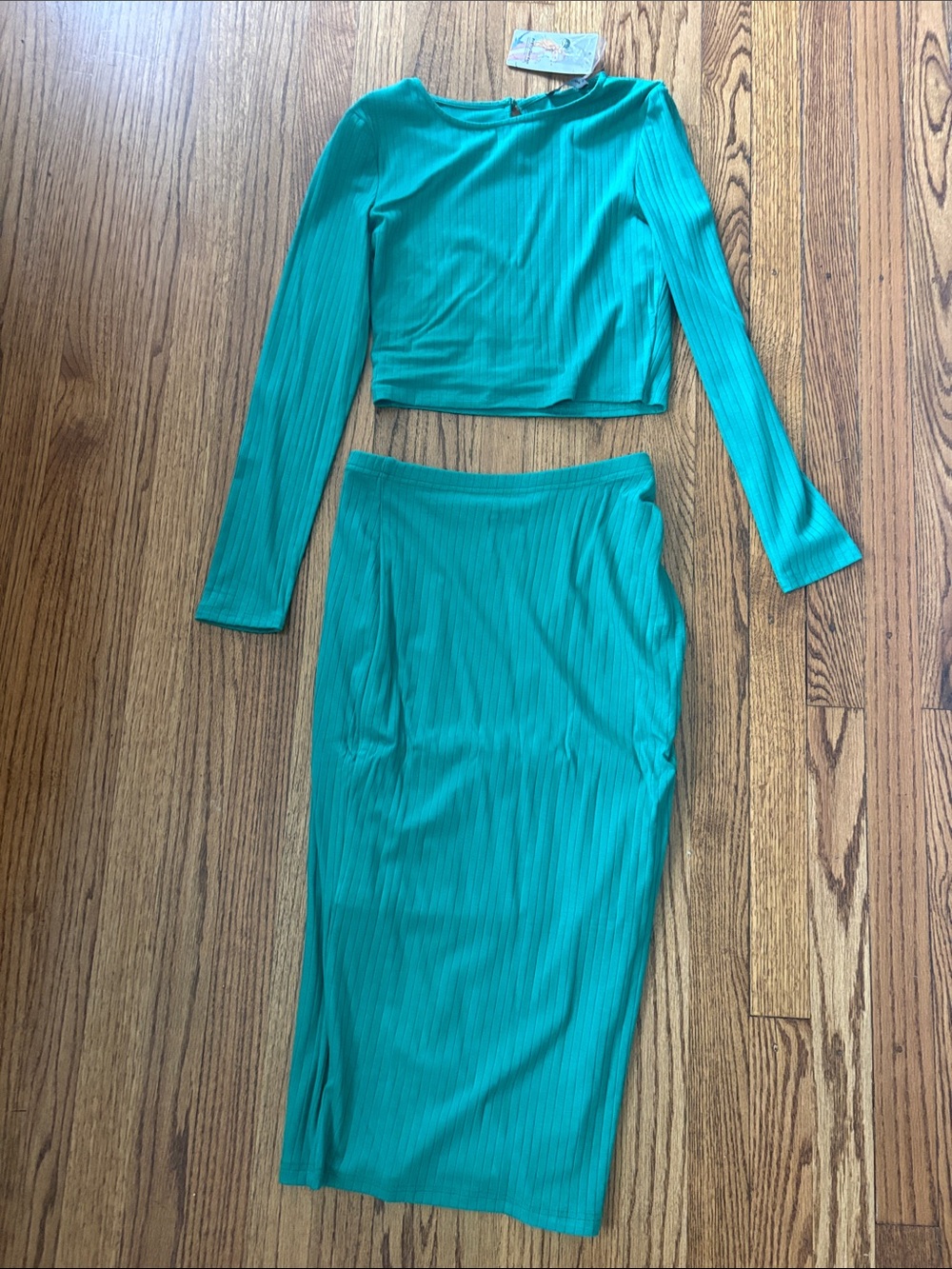 New with tags coordinated skirt and top set